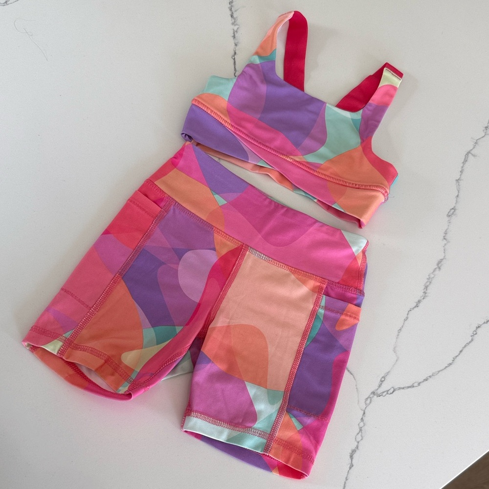 DSG Multicolor Abstract Print Sports Set in Pastel Hues 2xs